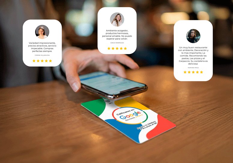 Cliente acerca su teléfono a una placa NFC de LinkHub sobre la mesa de un restaurante para dejar una reseña de 5 estrellas en Google