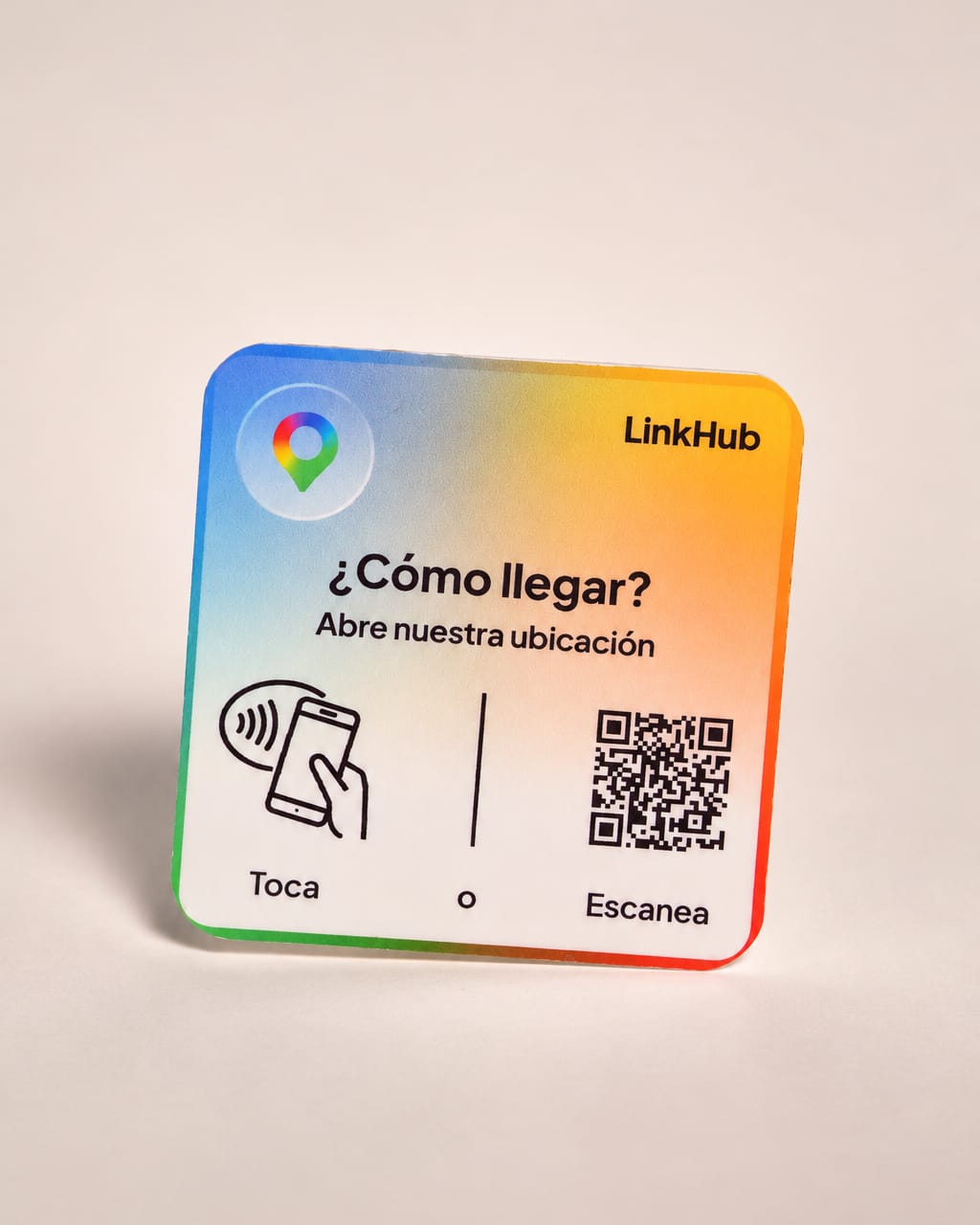 Placa mini de Google Maps de LinkHub sobre fondo claro, con «¿Cómo llegar?», «Abre nuestra ubicación» y las opciones «Toca» o «Escanea» junto al código QR