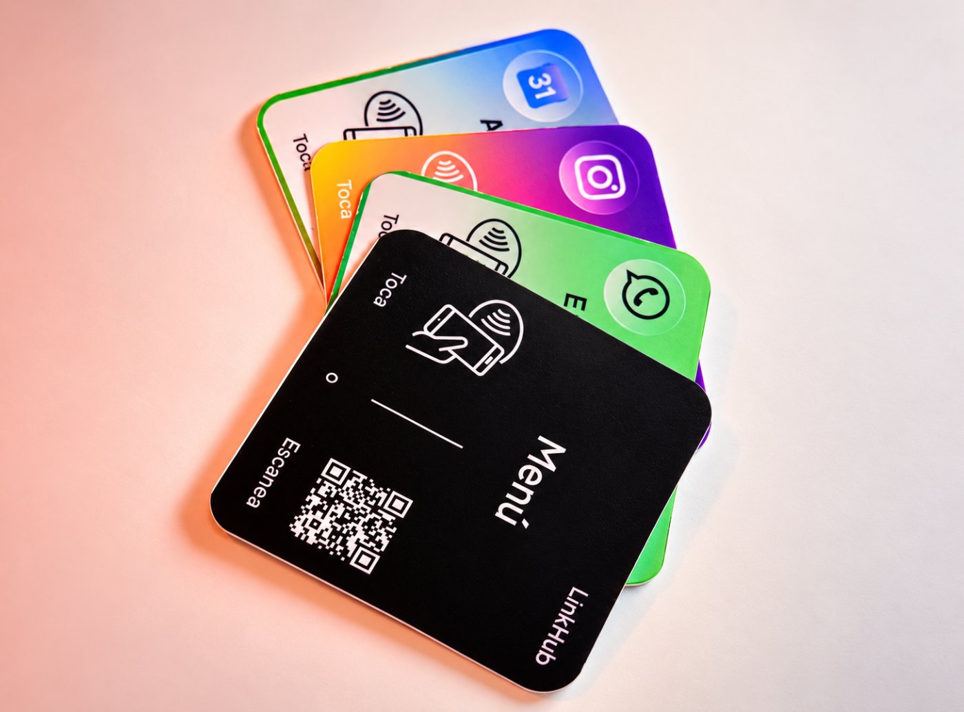 Placa NFC personalizada con el logo y los colores de un negocio