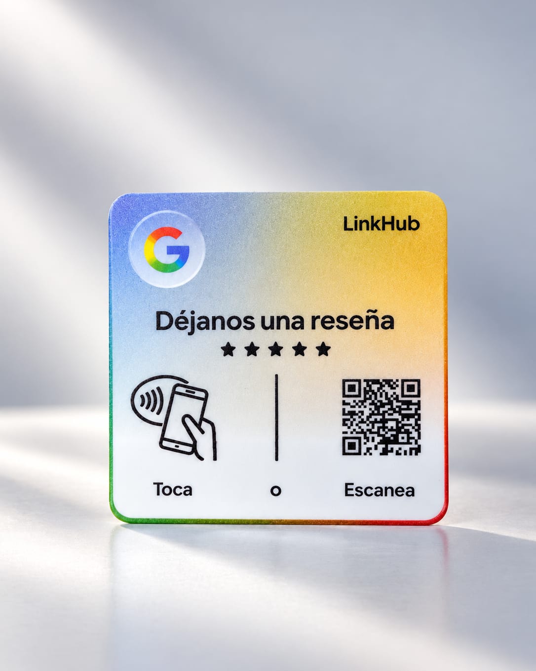 Placa mini cuadrada de LinkHub para reseñas de Google, con degradado azul y amarillo, el texto «Déjanos una reseña», el ícono para tocar y un código QR
