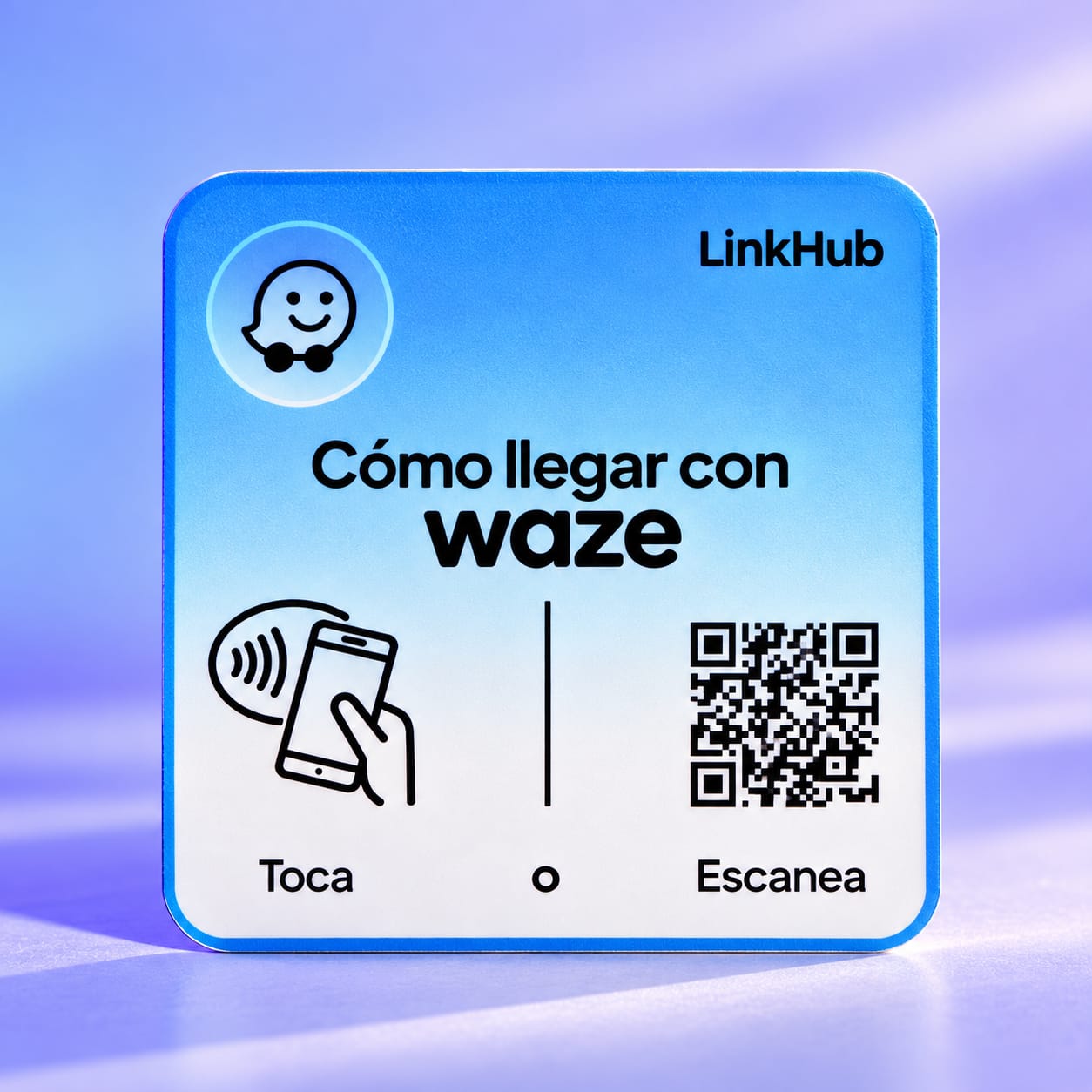 Placa LinkHub mini cuadrada en tonos azules con el logo de Waze, el texto «Cómo llegar con waze» y los íconos «Toca» y «Escanea», sobre fondo lila