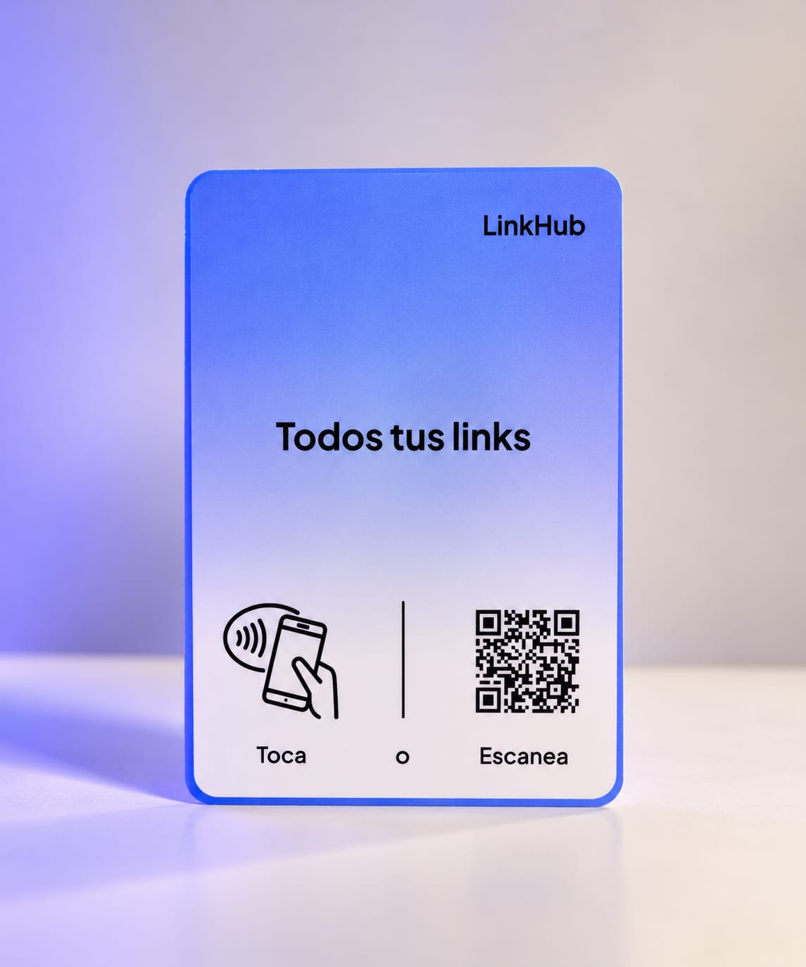 Placa vertical de LinkHub en degradado azul y blanco con el texto «Todos tus links», el ícono de un celular junto a «Toca» y un código QR junto a «Escanea»
